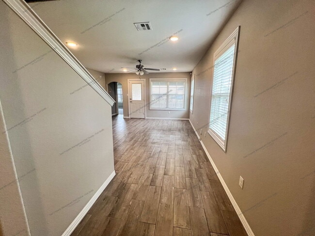 Photo - 6621 Leightyn Ln