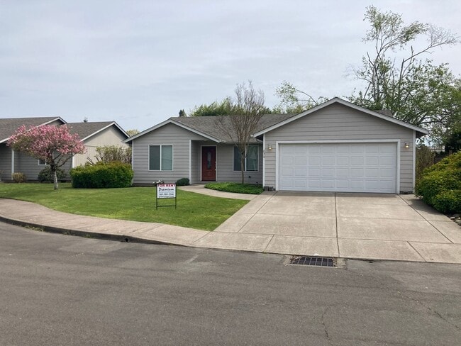Building Photo - Three Bedroom Home, Landscaping Included!