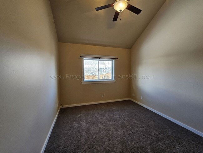 Photo - Very Nice - 3 Bed 2.5 Bath Townhouse