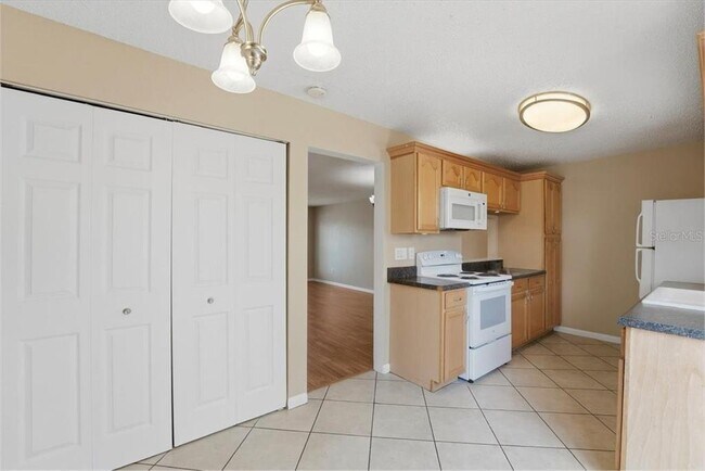 Photo - 1645 Sandy Point Square