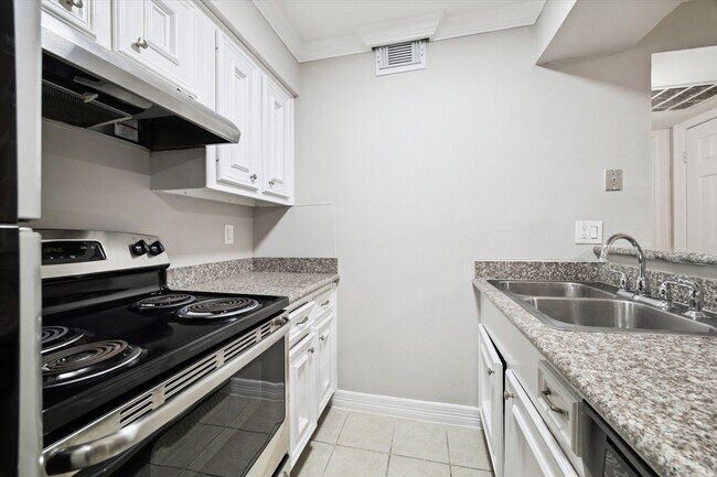 Building Photo - 201 Emerson St Unit 6