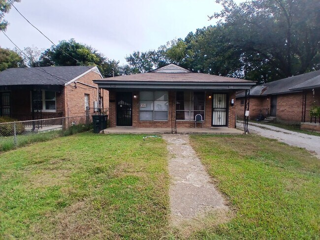Building Photo - Newly remodeled two-bedroom, one-bath duplex