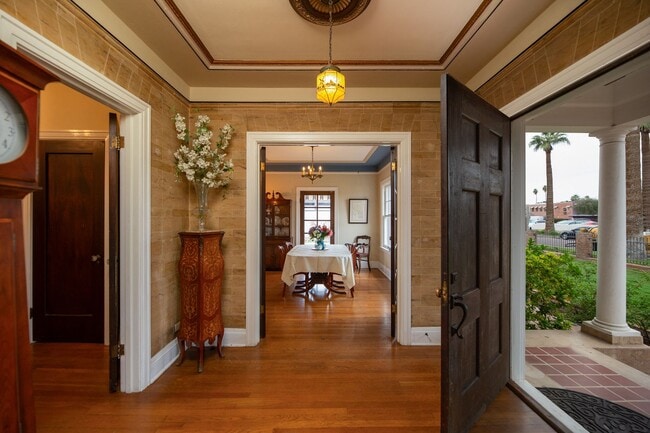 Photo - WONDERFUL HISTORIC 5 BED 3 BATH PROPERTY WITH CARRIAGE HOUSE