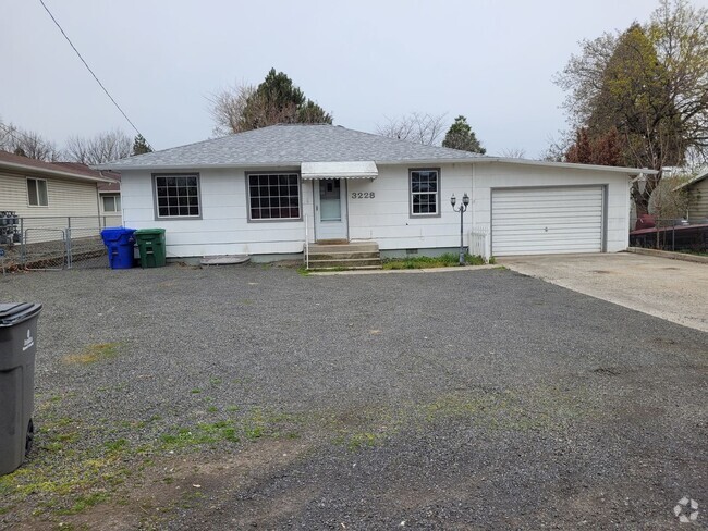 Building Photo - Adorable 3 bedroom 1.5 bathroom house for ...