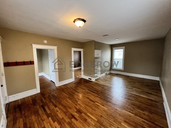 Photo - 1008 Helen St NE