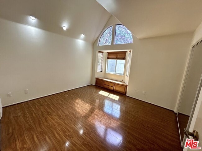 Photo - 5145 Yarmouth Ave Unidad 25