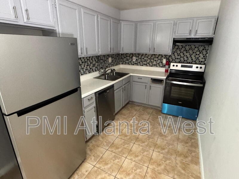 Photo - 139 Lawton St SW