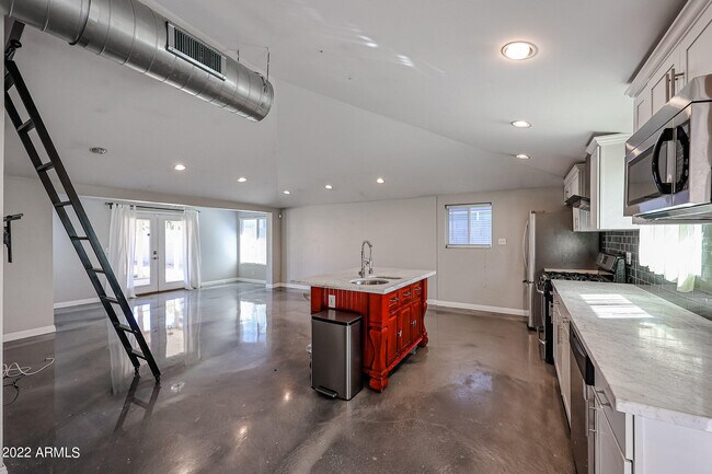 Photo - 1034 E Elm St