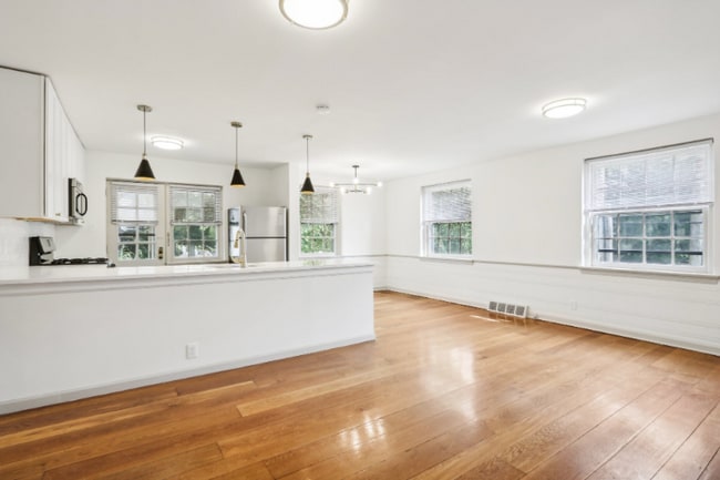 Photo - 2920 Midvale Ave Unidad 222