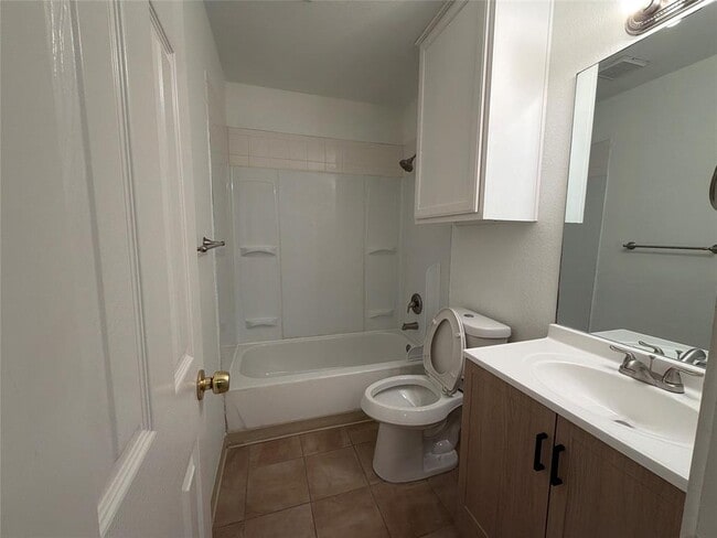 Photo - 103 N Mockingbird Cir