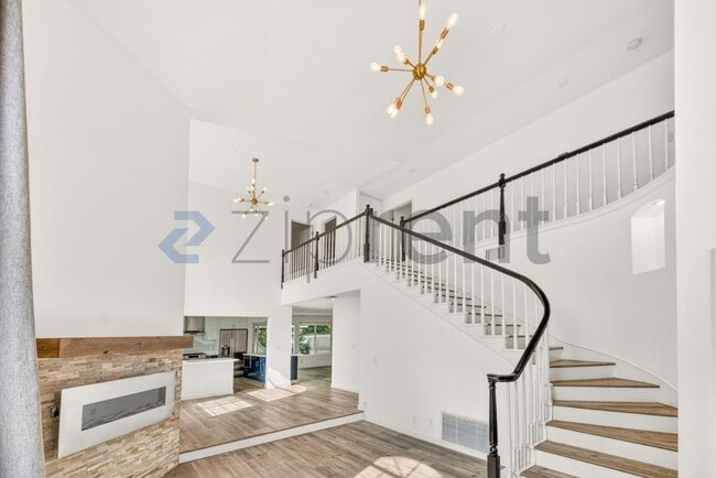 Photo - 2481 S Bundy Dr