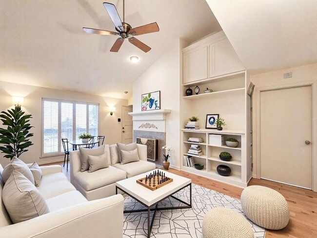 Photo - Beautiful 2 bedroom / 1 bath on second floor with gorgeous Houston skyline views. Stainless steel...