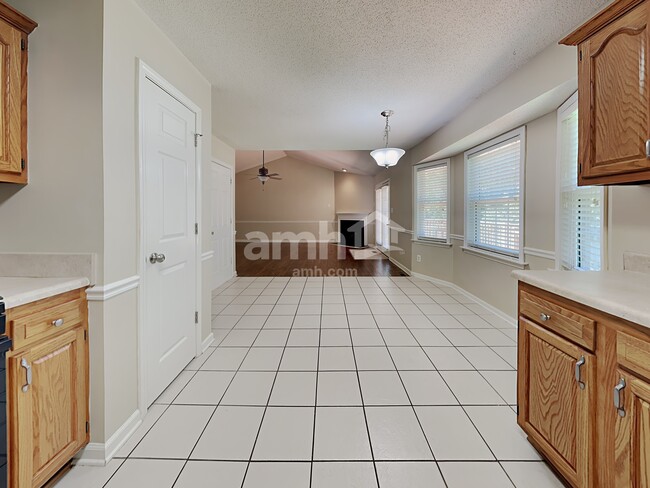 Photo - 502 Hunters Way