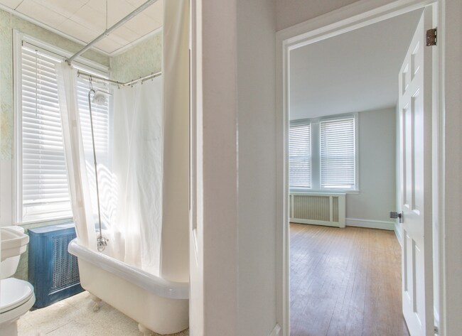 Photo - 1938 E Somerset St