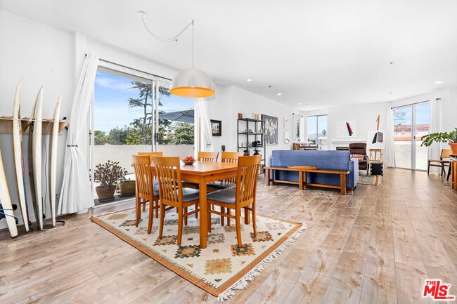 Building Photo - 811 S Lucerne Blvd Unit 402 Rental