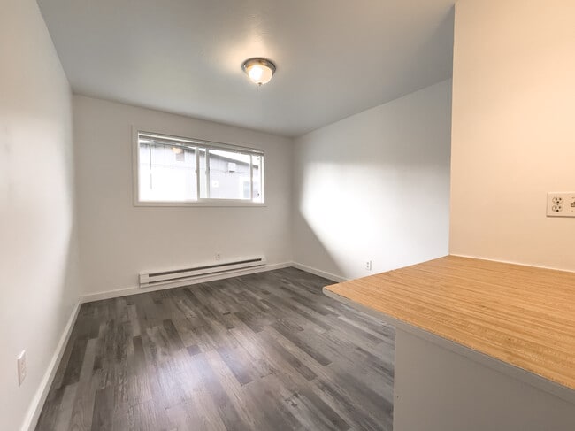 1492 Main St