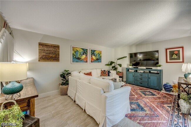 Photo - 5213 Cedarbend Dr