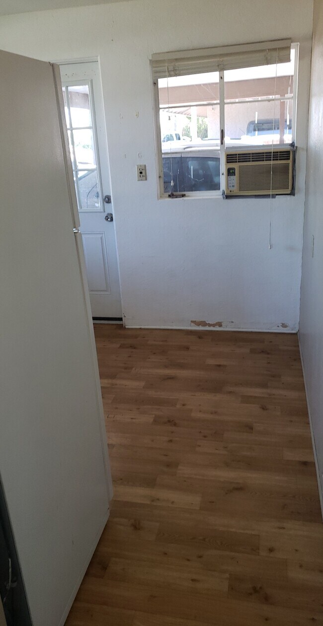 530 N Drew St W Unidad Front Unit