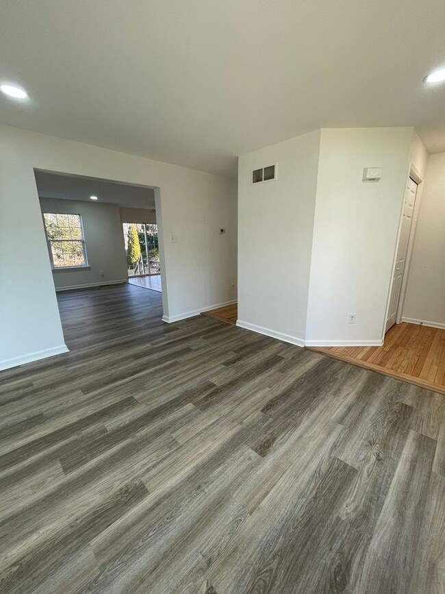 Photo - 106 Country Run Dr