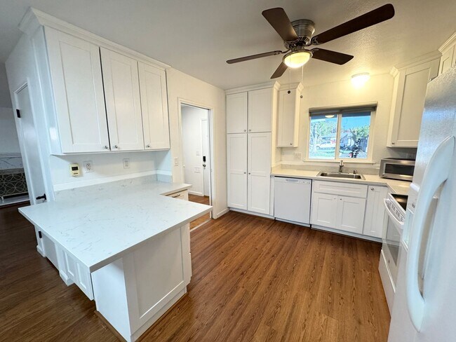 Photo - Great shape Jensen Tract Single Family Home in Livermore ADA Compliant