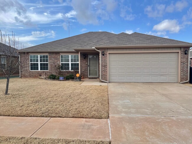 Beautiful 3 Bed 2 Bath Home in Moore - Beautiful 3 Bed 2 Bath Home in Moore