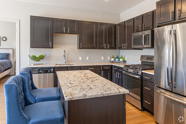 2BR, 2BA - 1,056SF - Villages of Americana