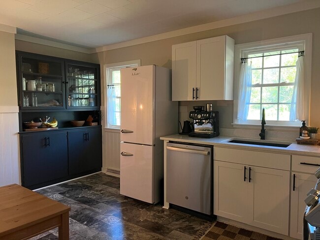 Photo - 321 Cedar St