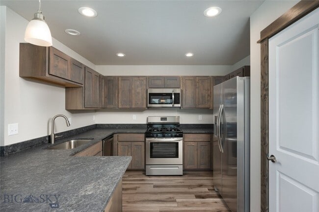 Photo - 2011 Ross Wy Unit B