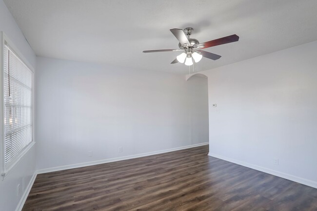 Photo - 528 Springlake Rd Apartment Unit B