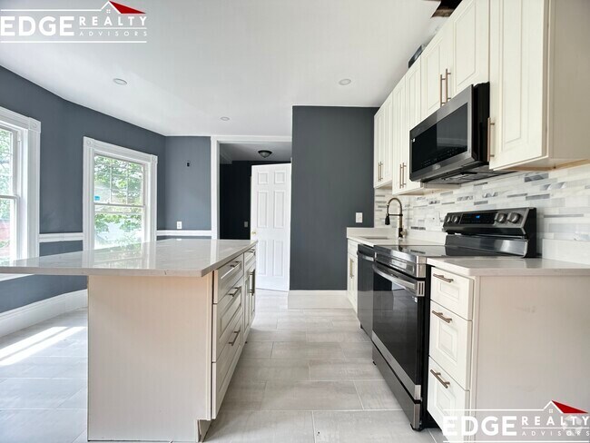 Building Photo - 16 Leicester St Unit 2 Rental