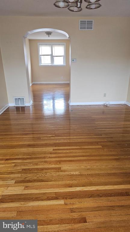 Photo - 6721 Leonard St