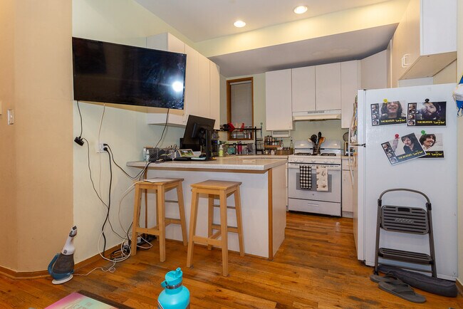 Photo - 1305 N Greenview Ave Unit J05P