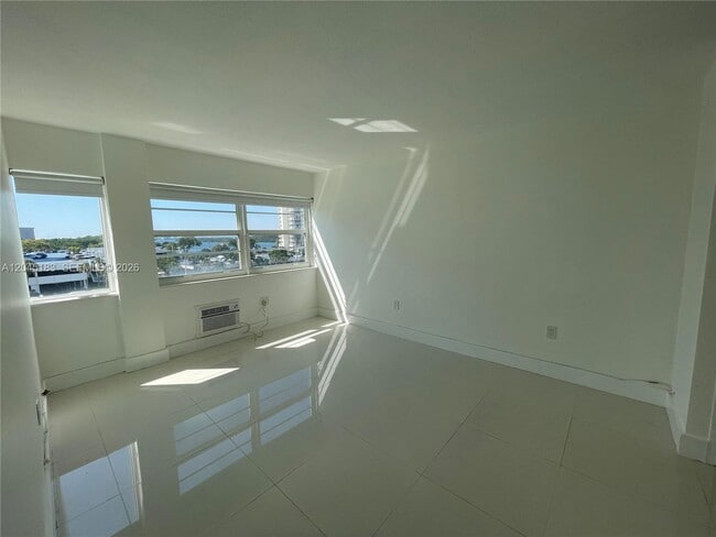 Photo - 220 Kings Point Dr Unit 502
