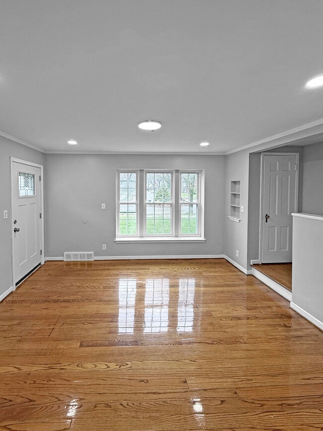 Photo - 3746 Brewster St