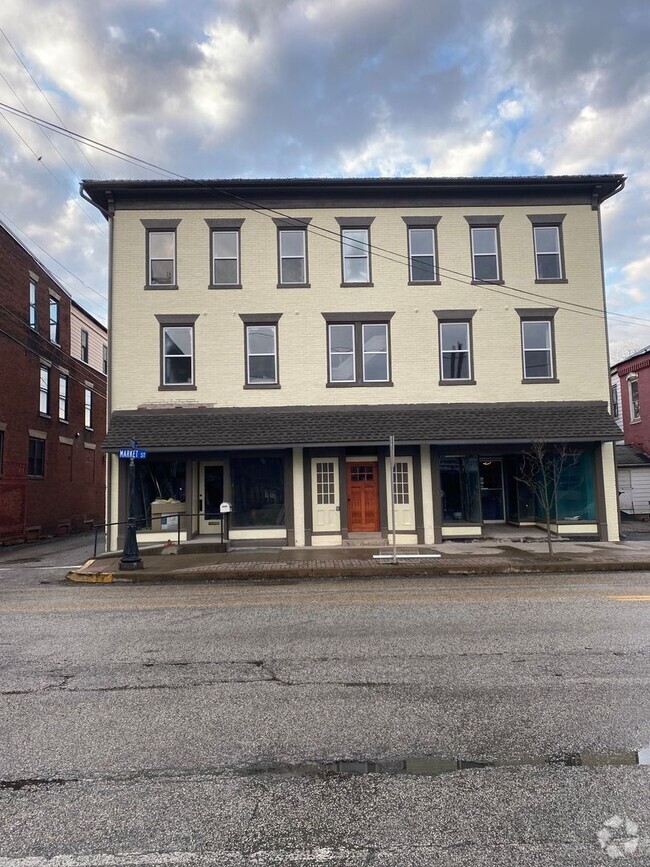 Building Photo - Store front in Newport Borough!! Rental