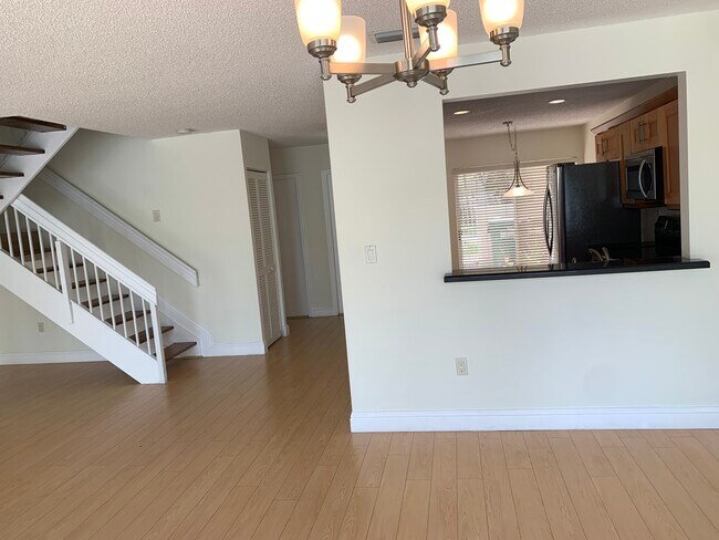 4447 NW 98th Ave