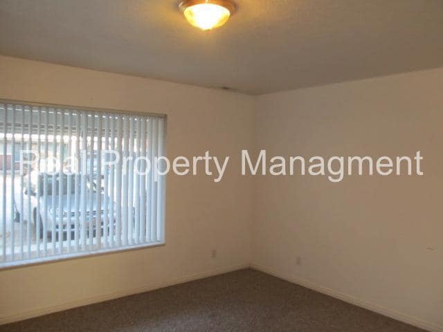 Building Photo - 1765 N 200 E Unit 1765 N 200 E 15C