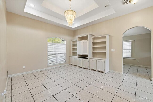 Photo - 19 Dove Ave W