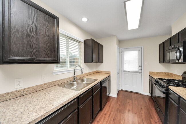 Photo - 819 Sun Prairie Dr