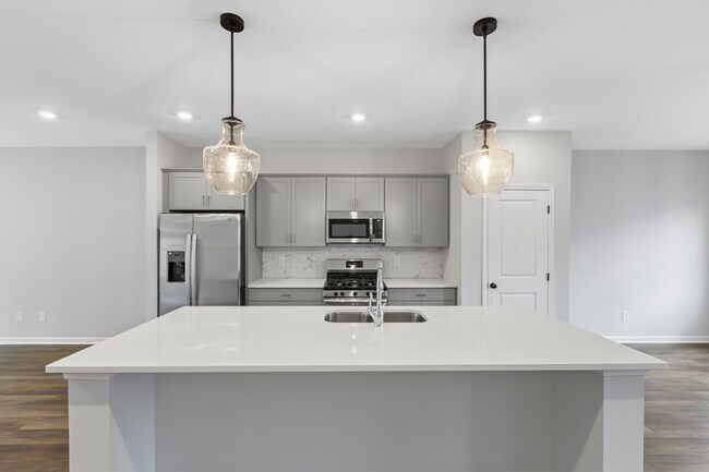 Photo - 566 Waterpoint Way