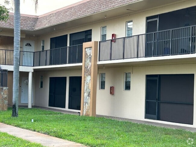 Building Photo - 421 NE 1st St Rental