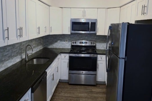 Building Photo - Oak Knoll