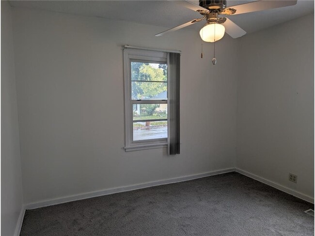 Photo - 5027 6th St NE