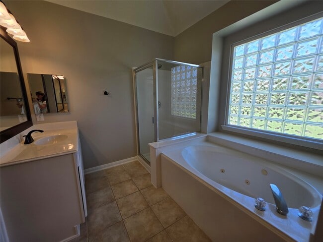 Photo - 536 Mannington Ln