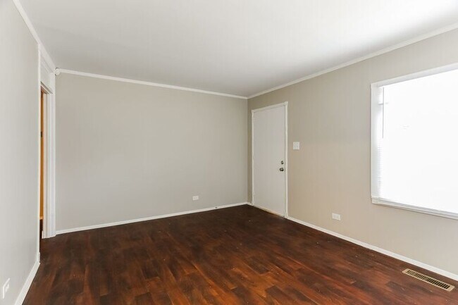 Photo - 449 7th St W Unidad A