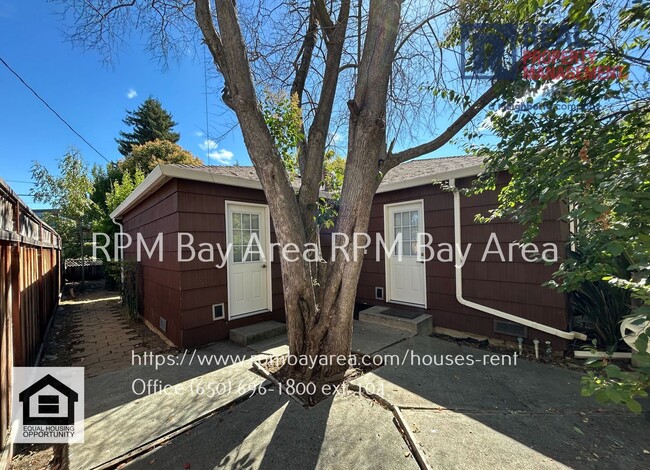 Photo - Spacious and Classic Home in Mountainview ...