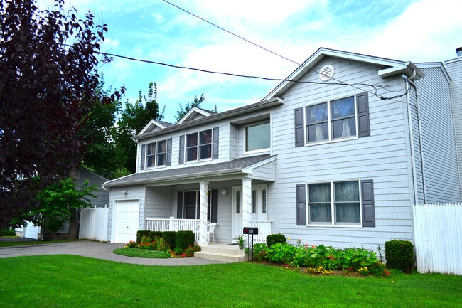 Building Photo - 338 38th St Rental