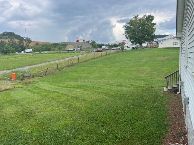 Photo - 3bed / 2 bath house near Race Track!