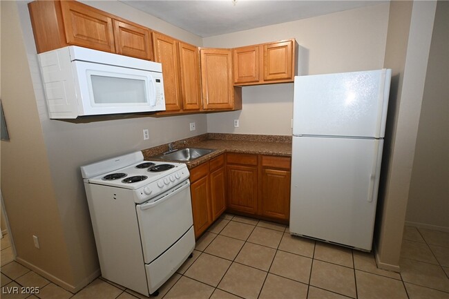 Photo - 3017 E Carey Ave Apartamento