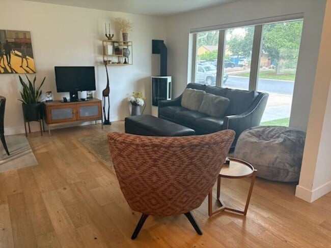 Photo - 550 Dudley St